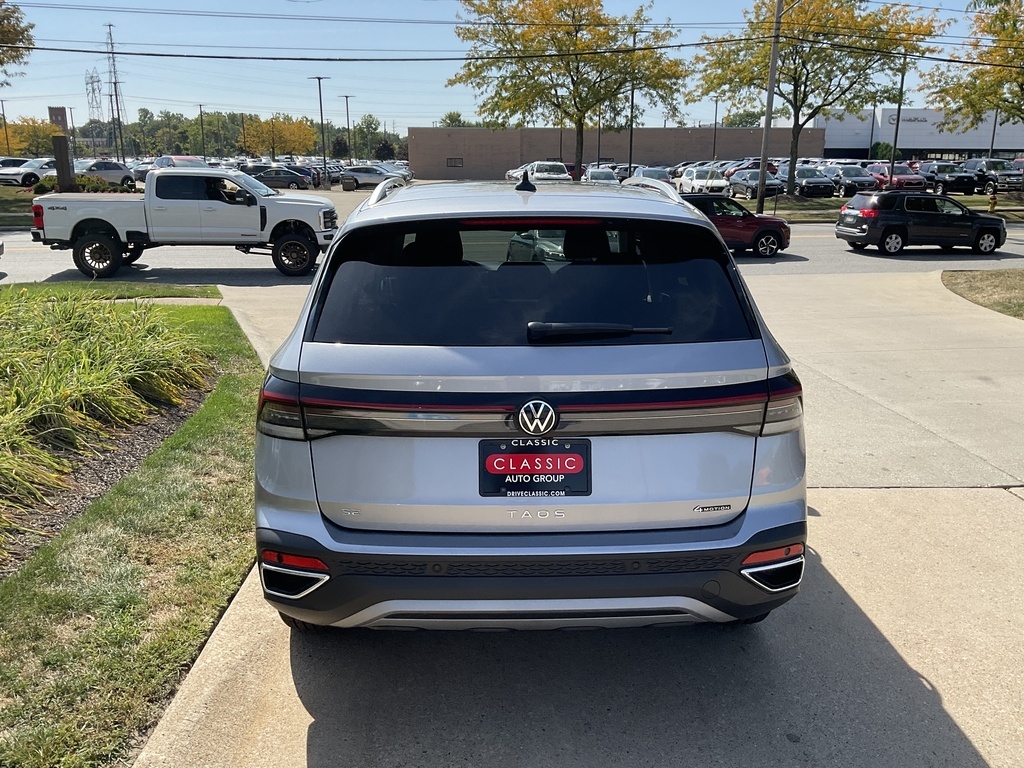 2025 Volkswagen Taos SE photo 2