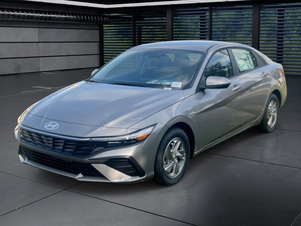 2026 Hyundai Elantra SE's photo