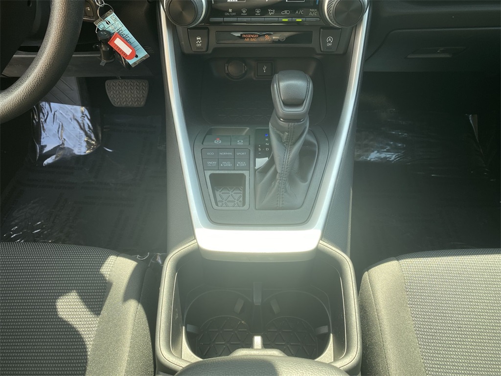 2022 Toyota RAV4 LE photo 20