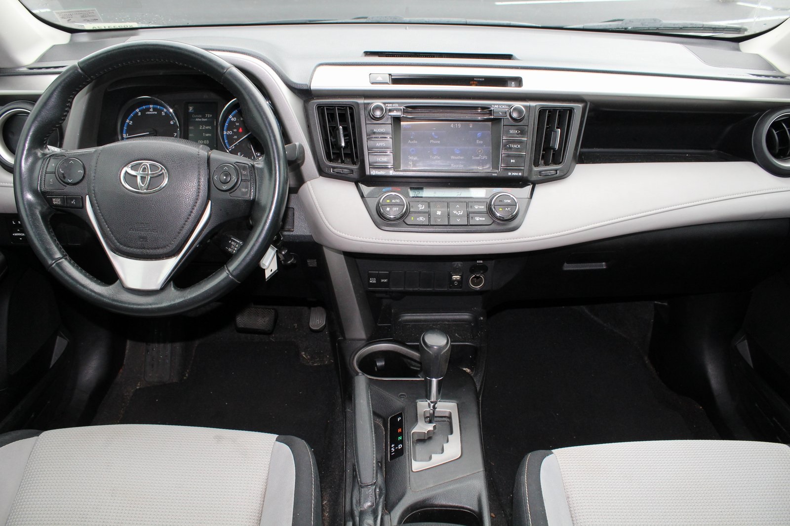 2016 Toyota RAV4 XLE photo 2