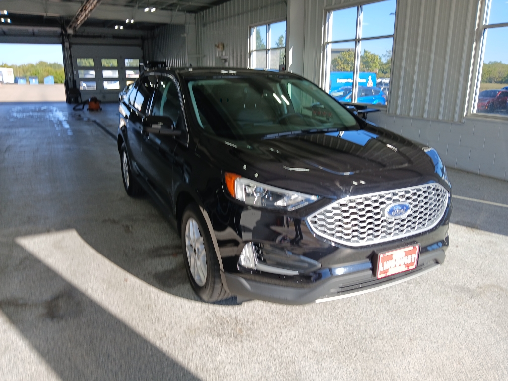 2023 Ford Edge SEL photo 2