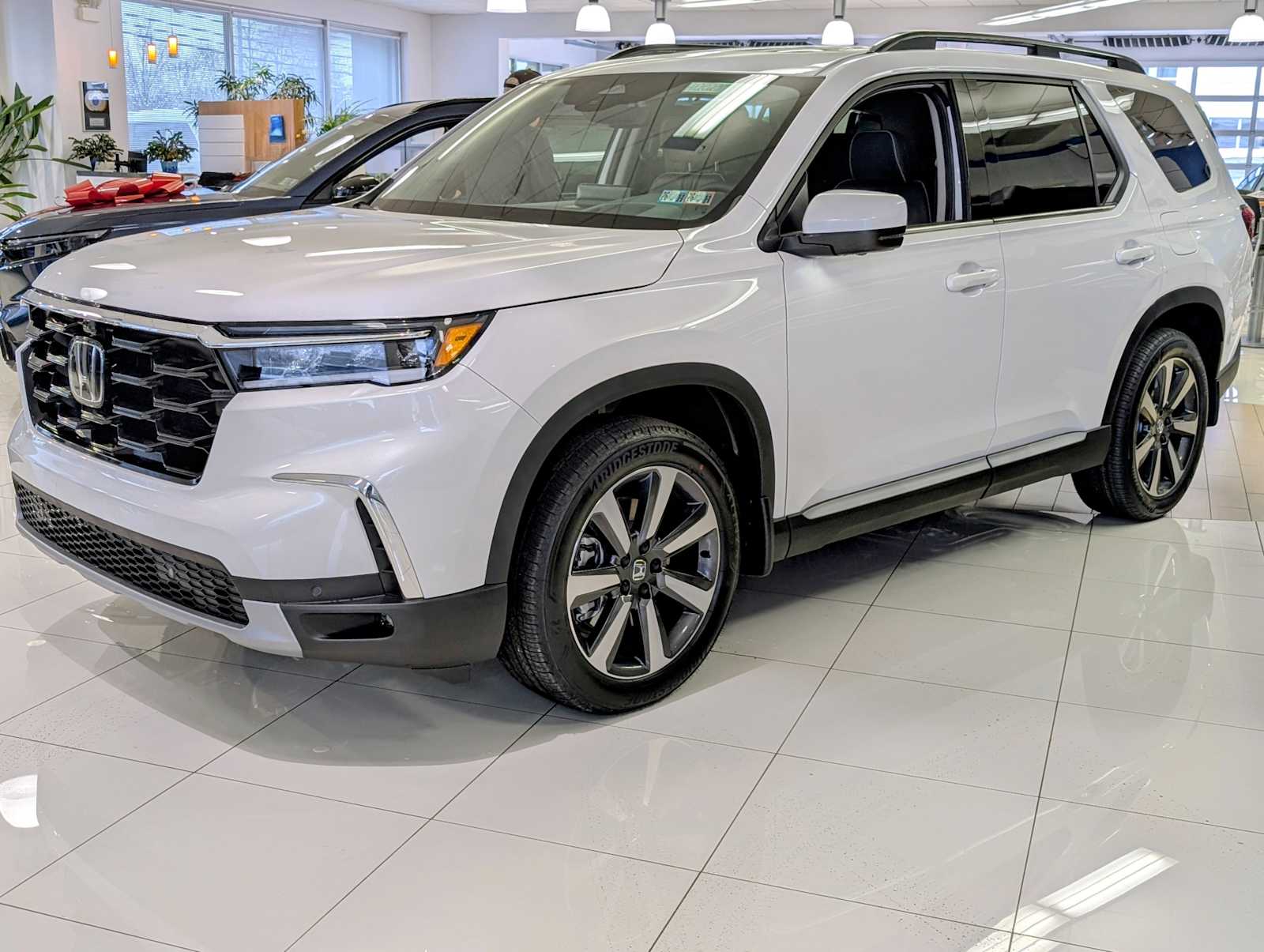 2025 Honda Pilot Elite's photo