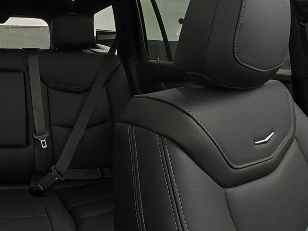 2025 Cadillac XT6 Luxury photo 14