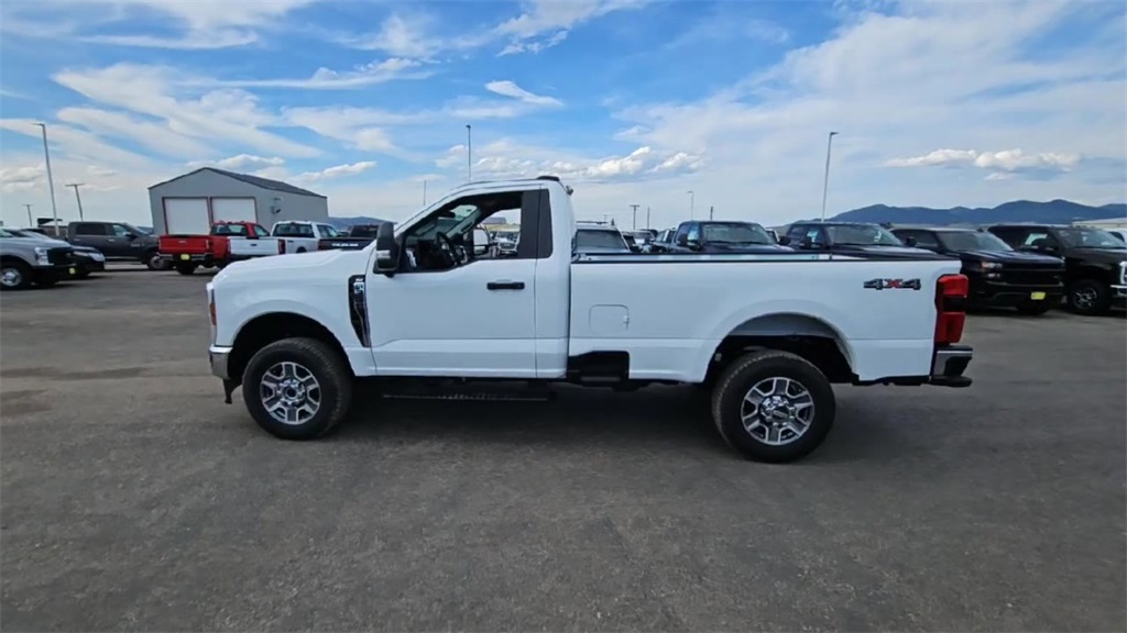 2025 Ford F-350 XLT photo 5