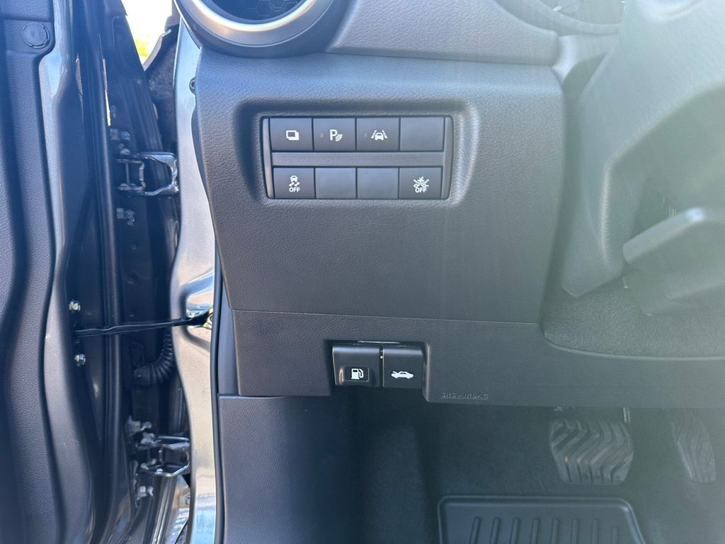 2025 Nissan Versa 1.6 S photo 15