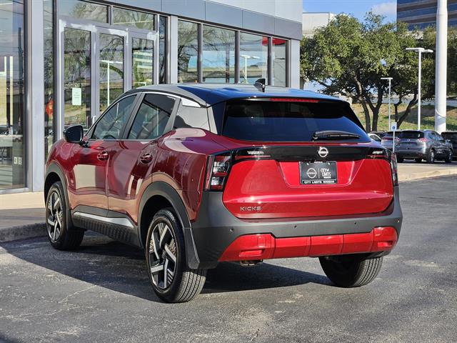 2025 Nissan Kicks SV photo 2