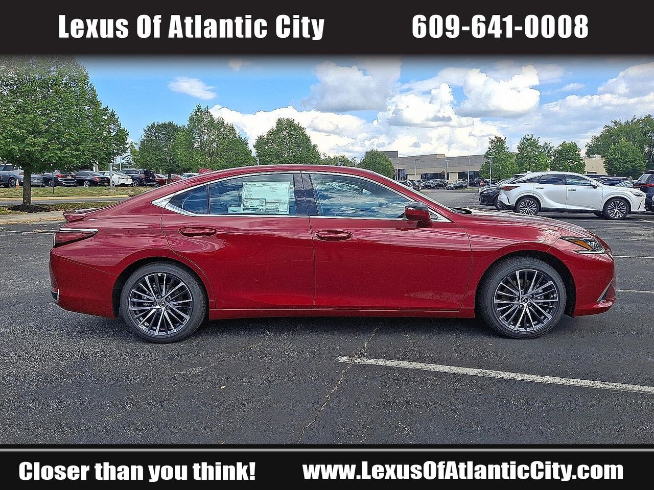 2025 Lexus ES 300h photo 7