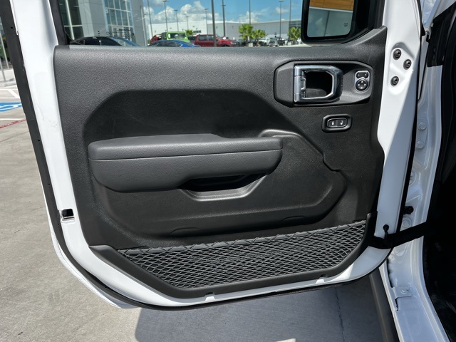 2025 Jeep Wrangler Rubicon photo 15