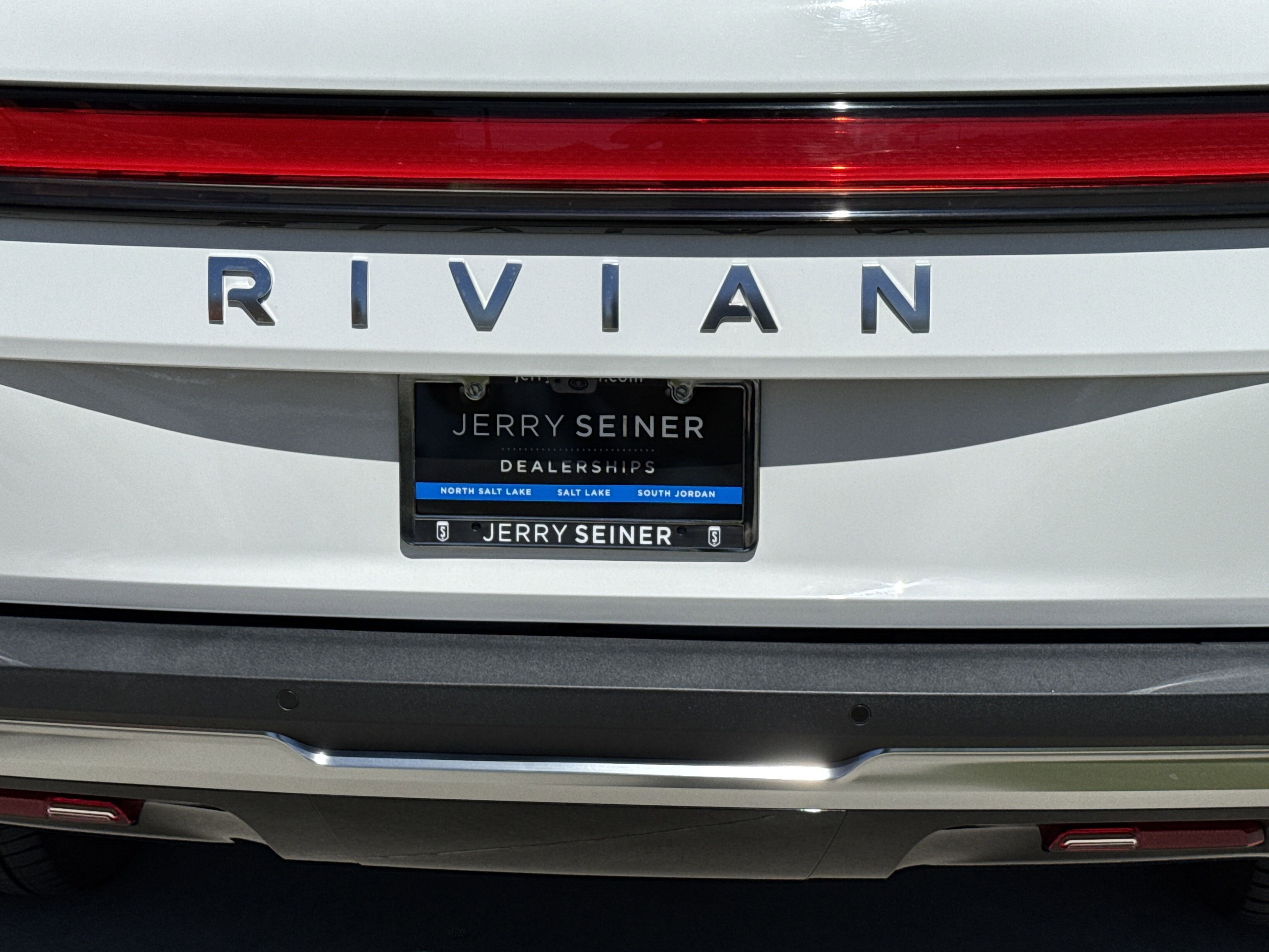 2022 Rivian R1S Launch Edition photo 9
