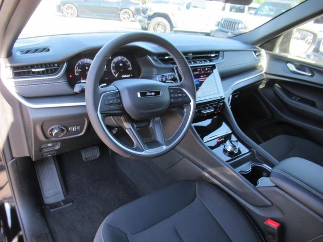2025 Jeep Grand Cherokee Laredo X photo 14