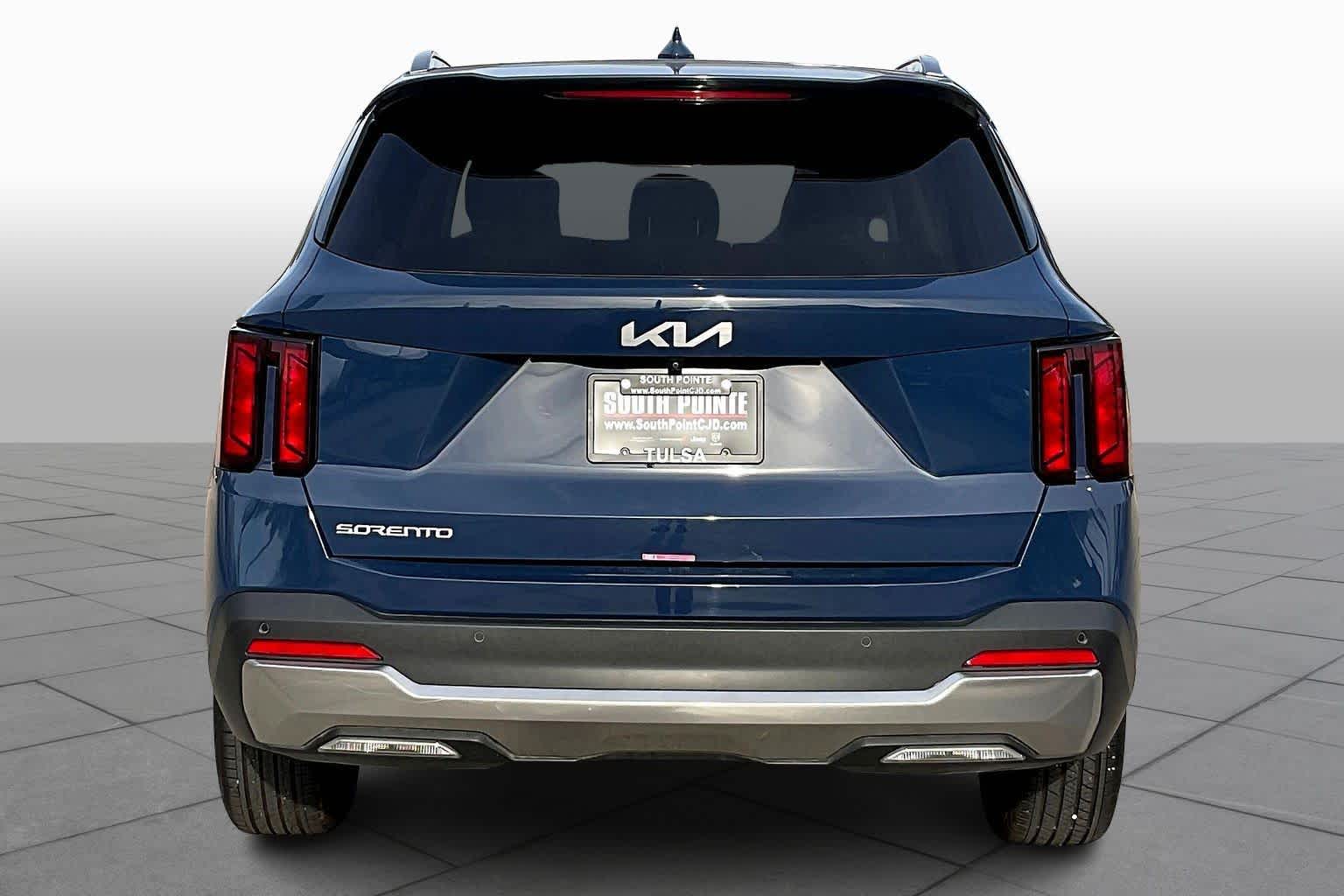 2025 Kia Sorento S photo 3