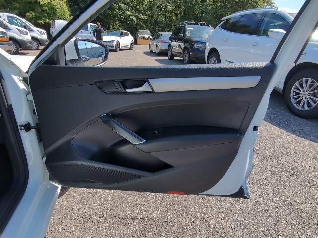 2021 Volkswagen Passat 2.0T SE photo 39