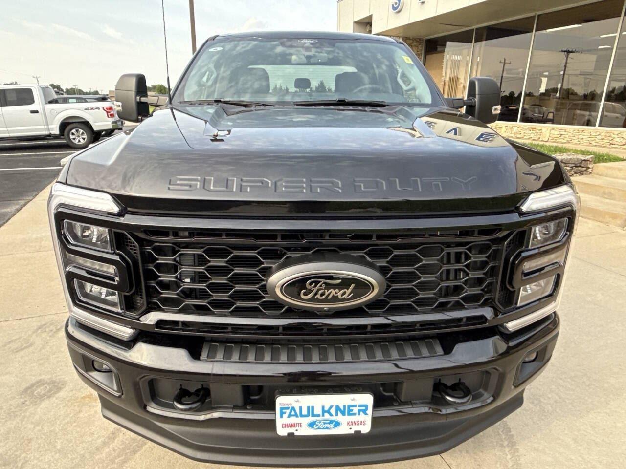 2025 Ford F-250 XLT photo 2