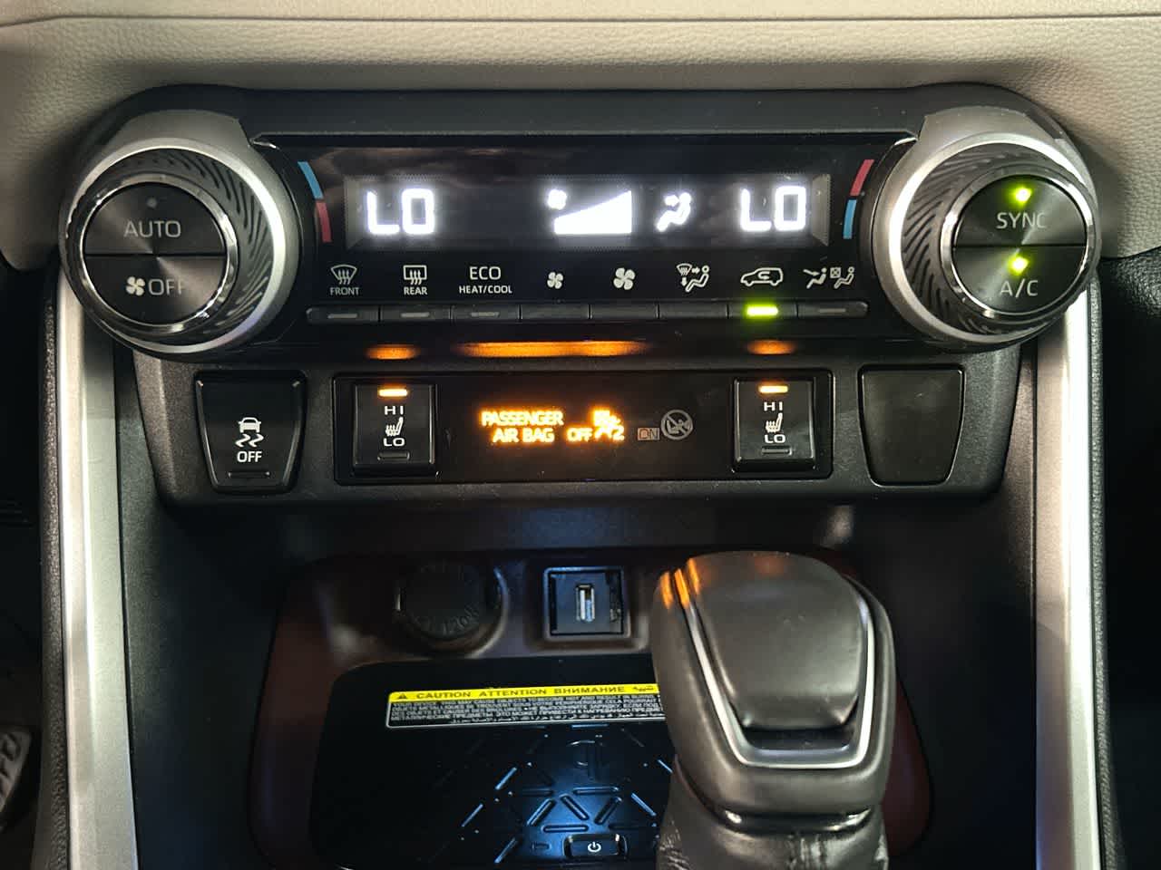 2020 Toyota RAV4 Hybrid Limited photo 28