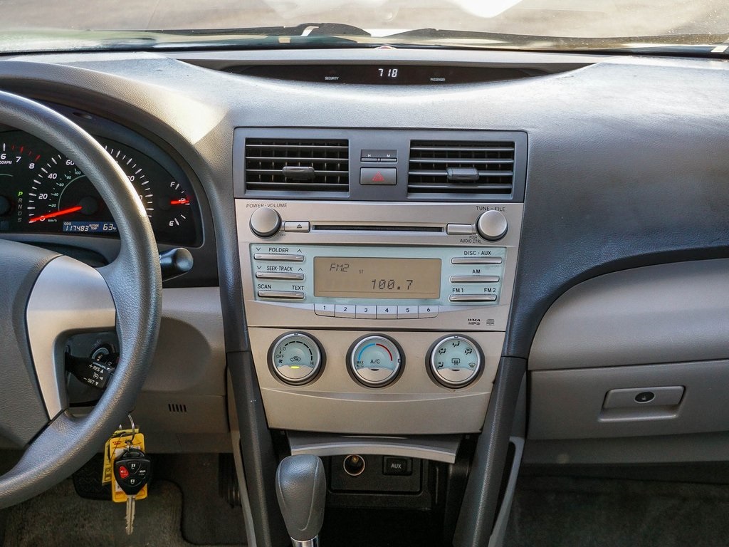 2007 Toyota Camry LE photo 14