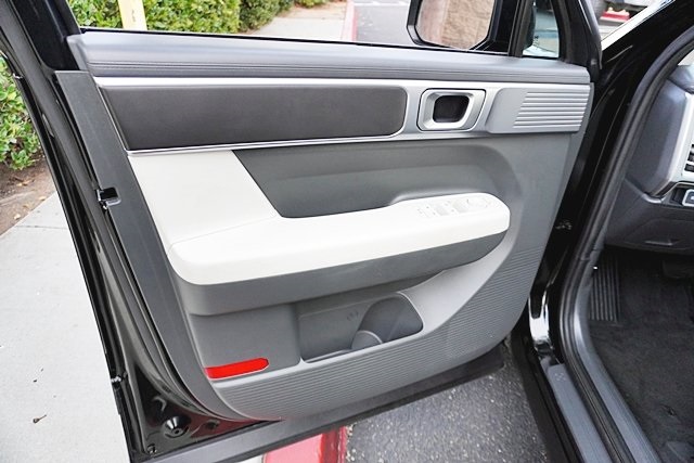 Used 2025 Black Hyundai SE image 23