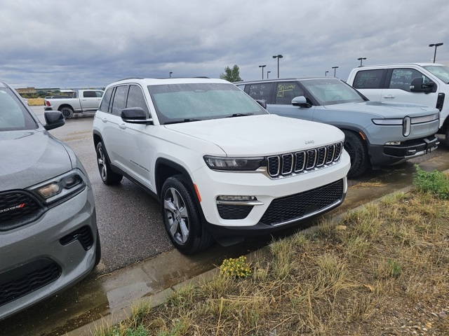 2025 Jeep Grand Cherokee Limited photo 3