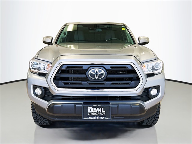 2018 Toyota Tacoma TRD Off-Road photo 2
