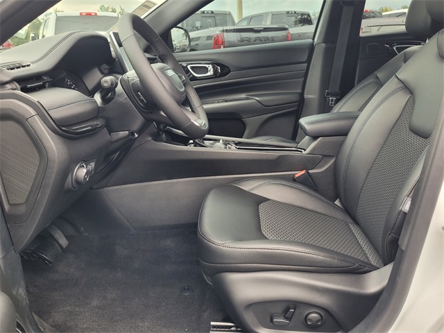 2025 Jeep Compass Latitude photo 9
