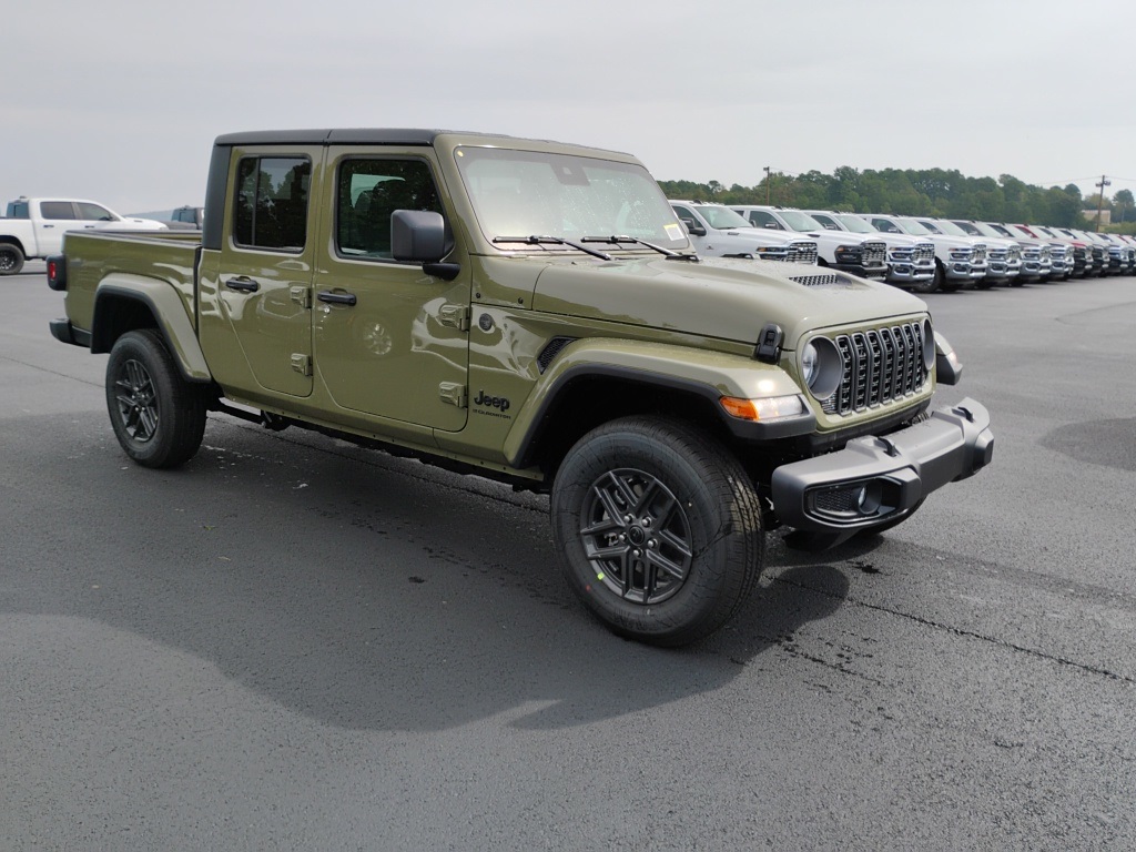 2025 Jeep Gladiator Sport S photo 3
