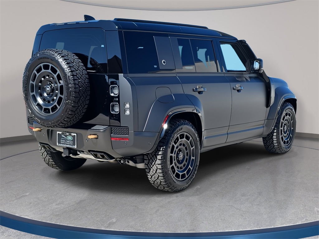2025 Land Rover Defender 110 V8 photo 5