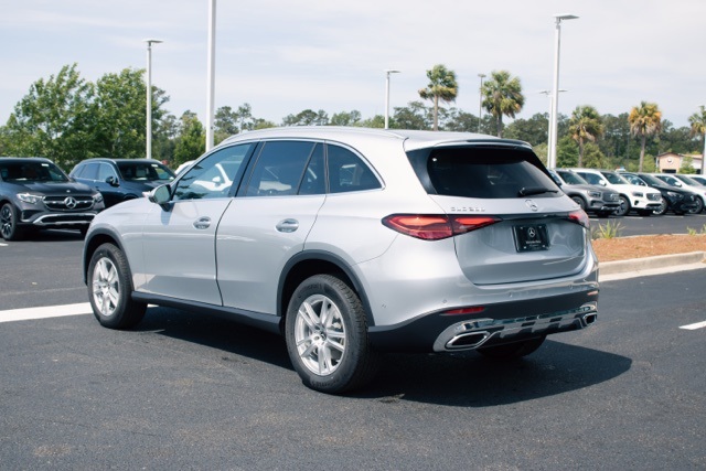 2025 Mercedes Benz GLC 300 photo 4