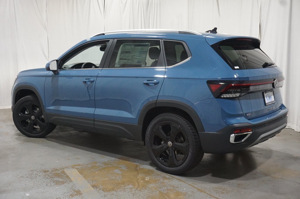 2025 Volkswagen Taos SEL photo 7