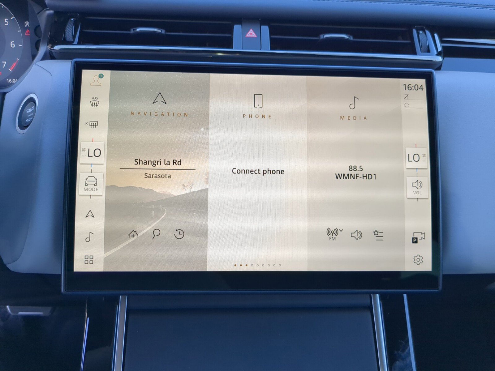 2026 Land Rover Range Rover Velar P250 S photo 19