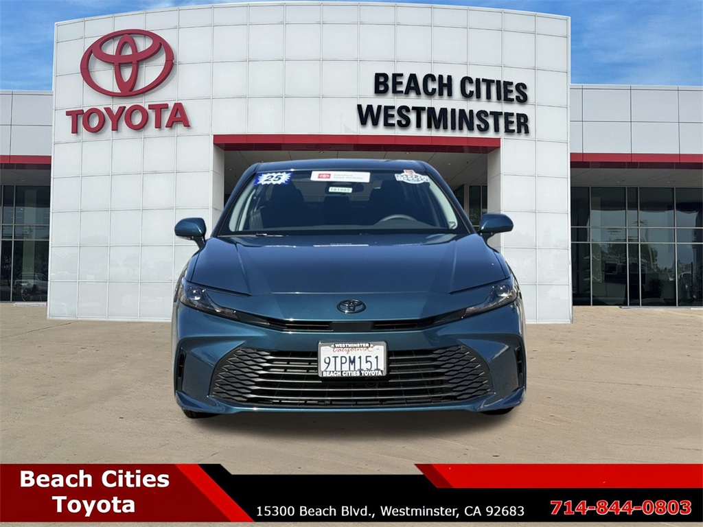 2025 Toyota Camry LE photo 4