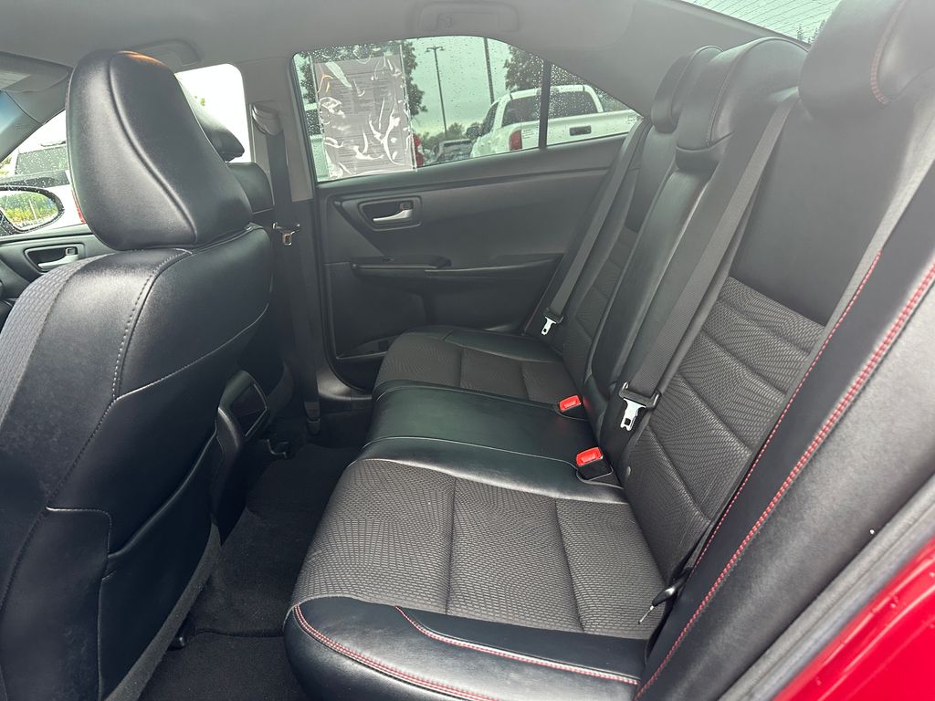2017 Toyota Camry SE photo 11