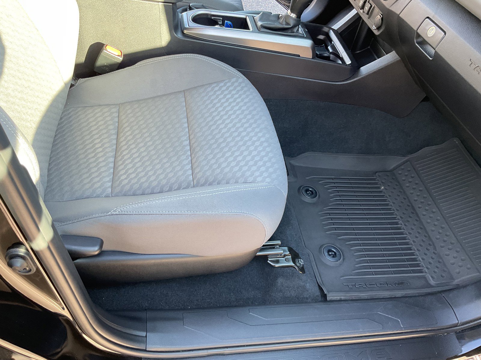 2023 Toyota Tacoma SR5 photo 28