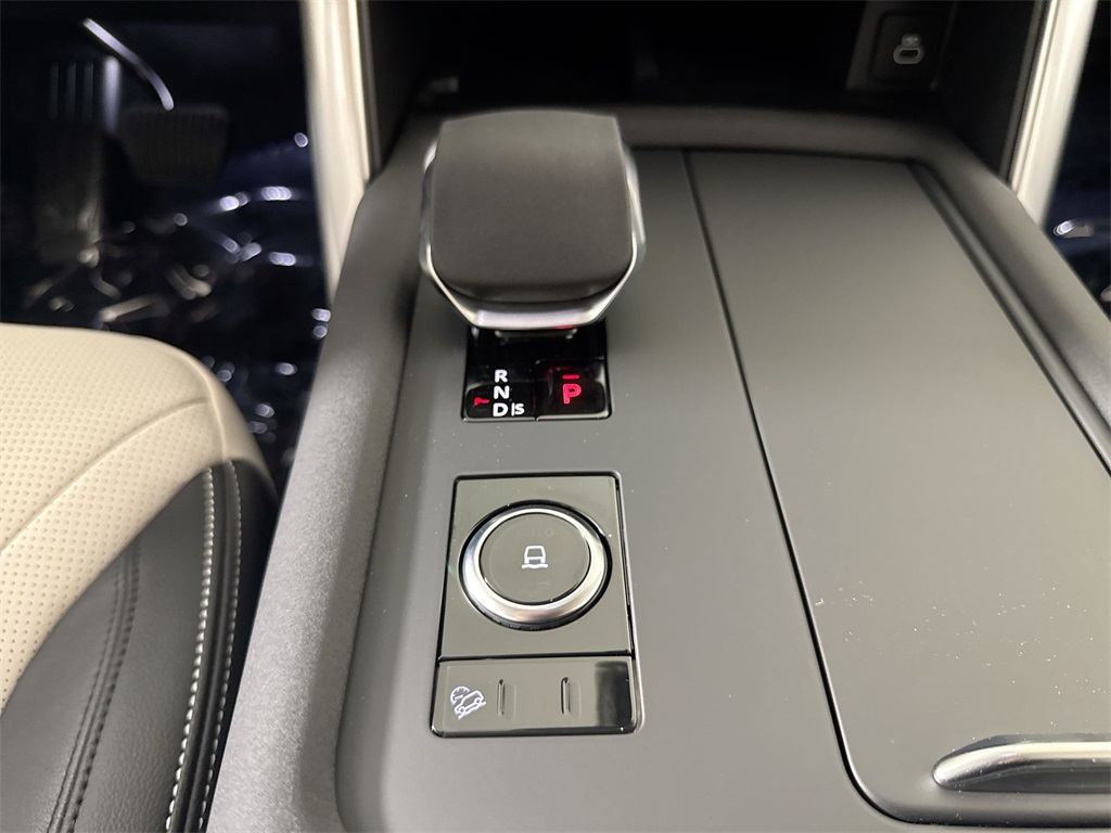 2025 Land Rover Discovery S photo 20