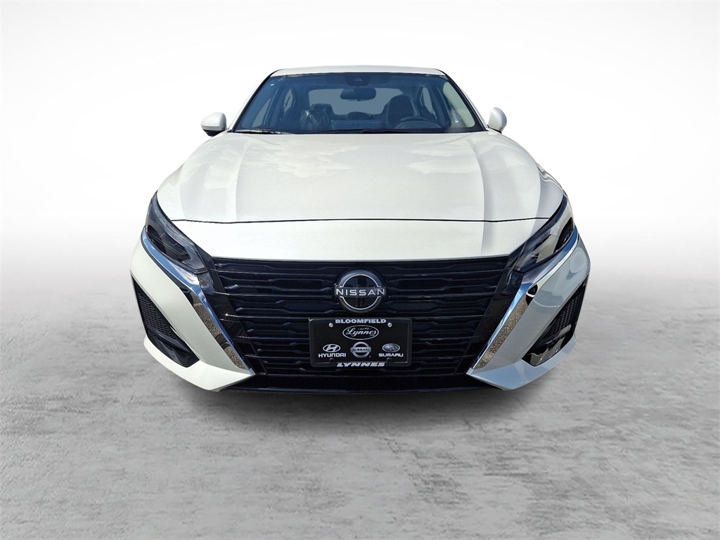 2025 Nissan Altima SL photo 2