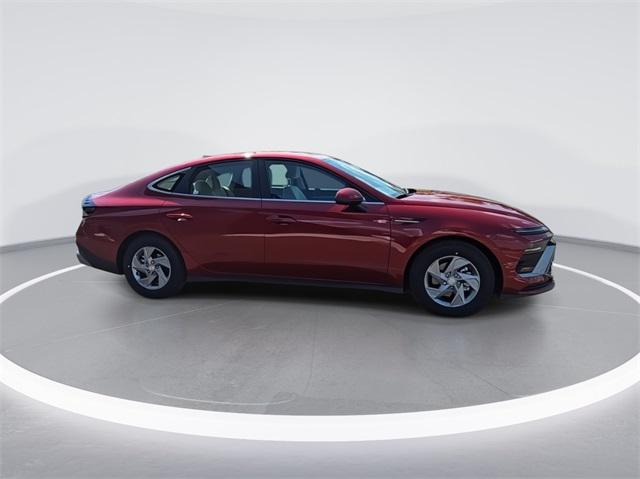 2025 Hyundai Sonata SE photo 2