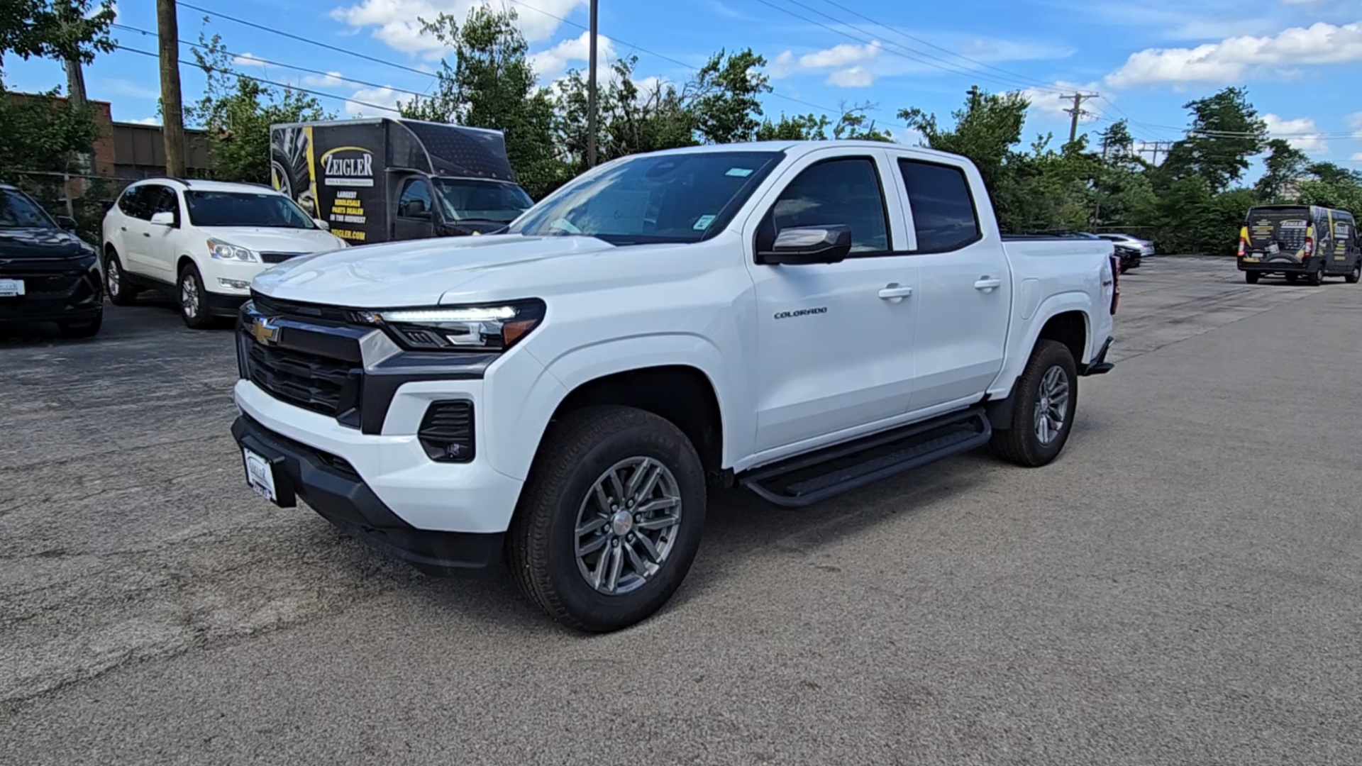 2025 Chevrolet Colorado Work Truck LT photo 4