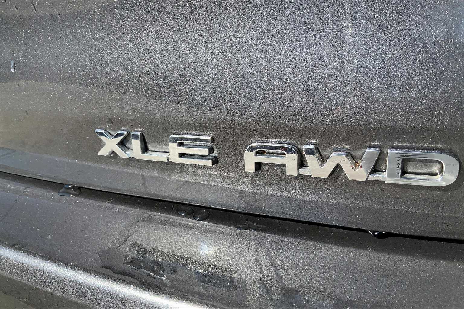 2022 Toyota Highlander XLE photo 16