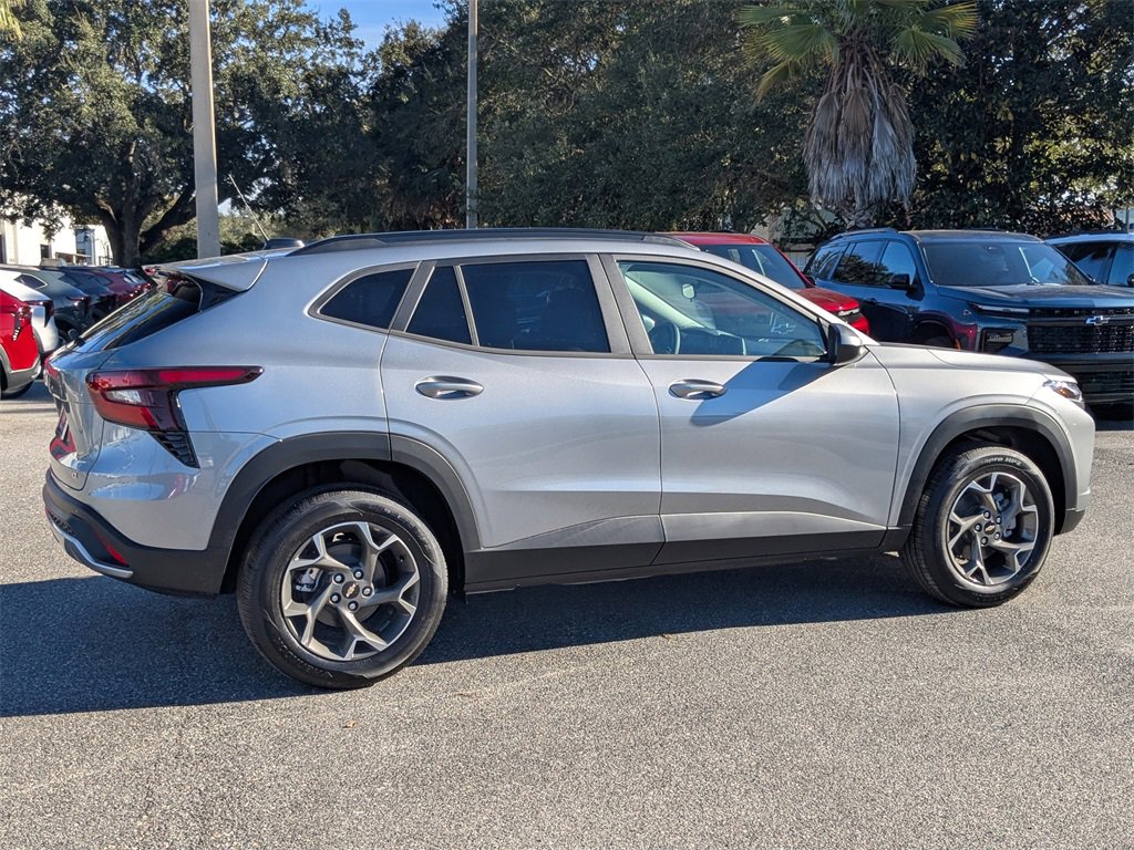 2026 Chevrolet Trax LT photo 2