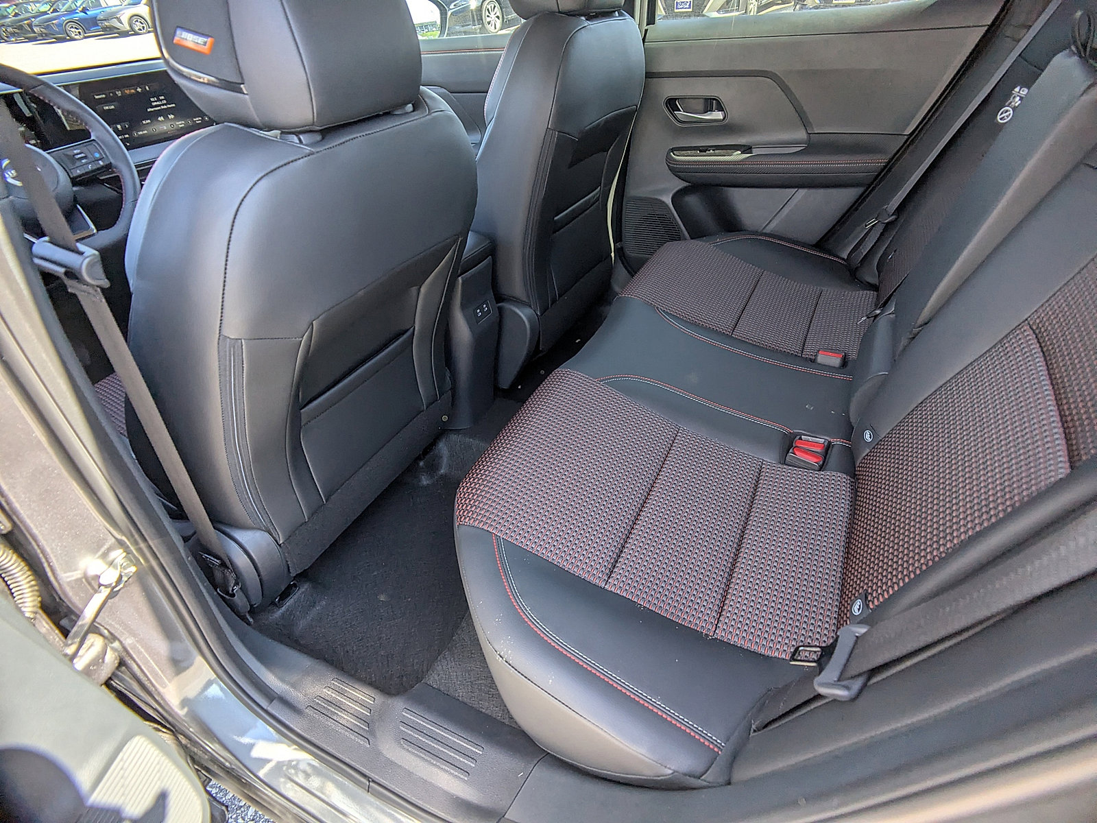 2025 Nissan Kicks SR photo 4