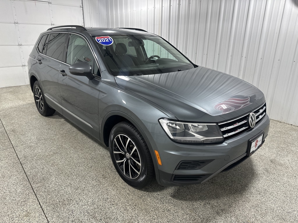 2021 Volkswagen Tiguan R-Line Black SEL photo 2