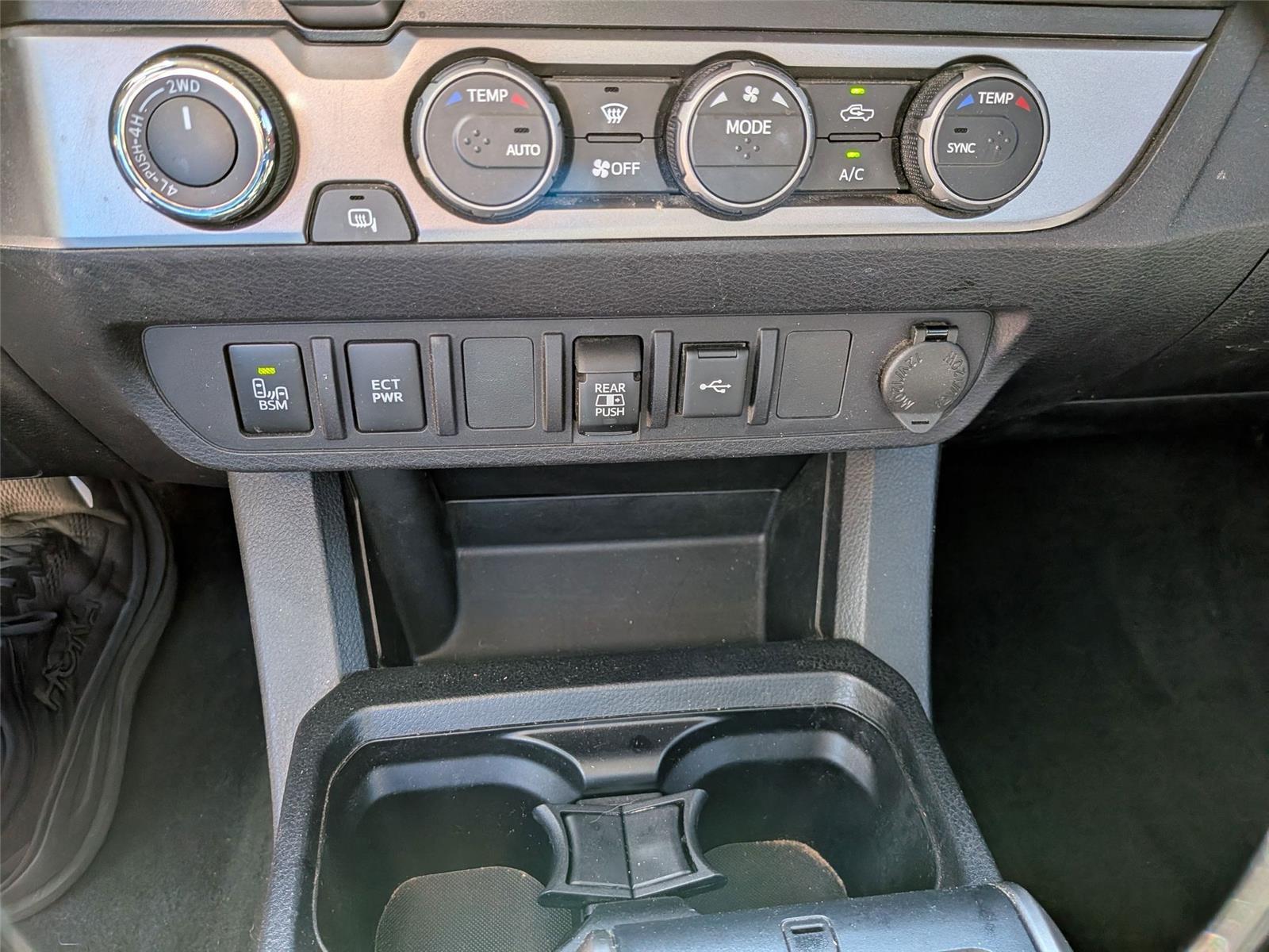 2022 Toyota Tacoma SR5 Double Cab V6 photo 22