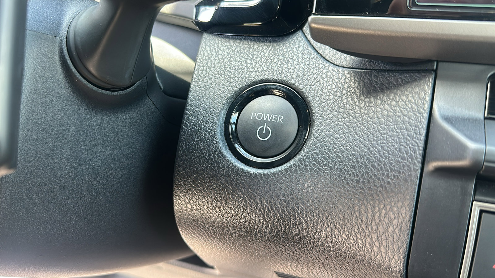 2025 Toyota Camry XLE photo 14