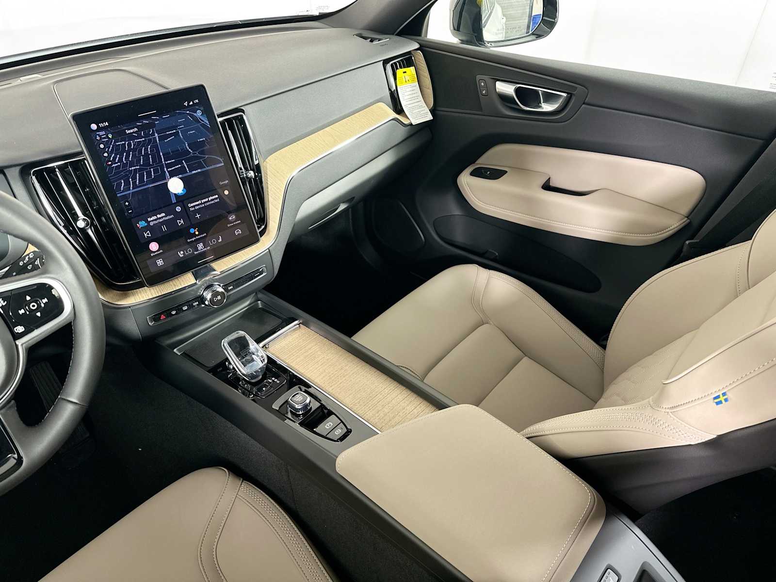 2026 Volvo XC60 B5 Plus photo 22