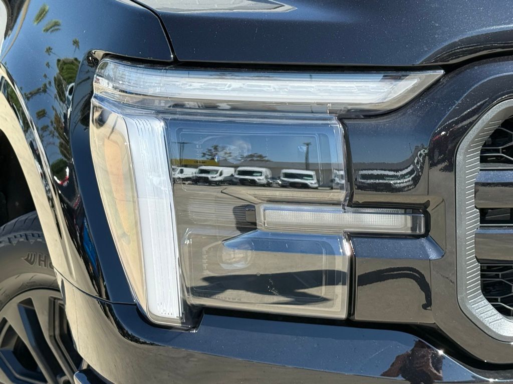 2025 Ford F-150 Lariat photo 3