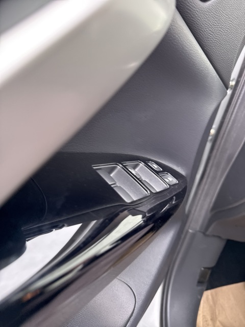 2025 Mitsubishi Eclipse Cross LE photo 5