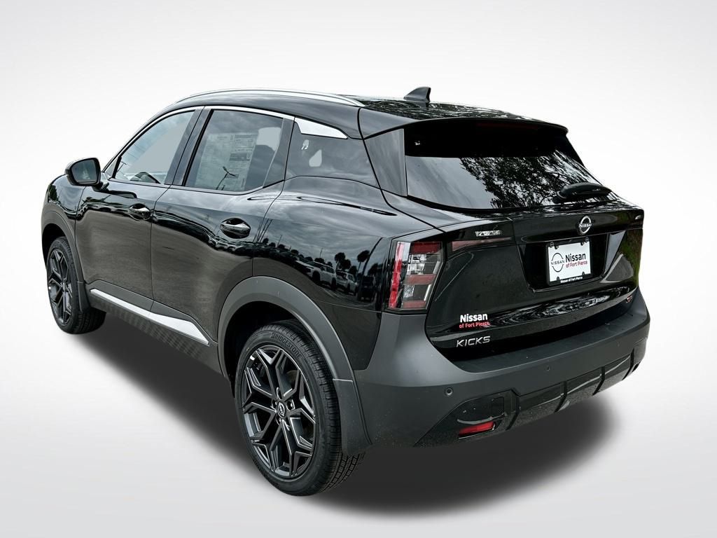 2025 Nissan Kicks SR photo 3