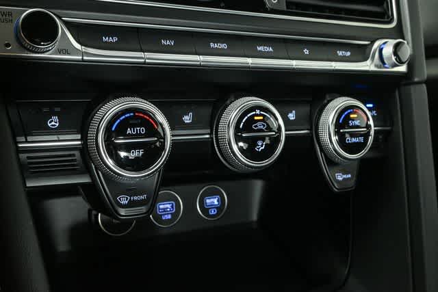 2022 Genesis G70 3.3T photo 14