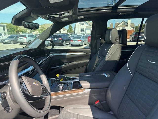 2025 Cadillac Escalade Premium Luxury Platinum photo 10