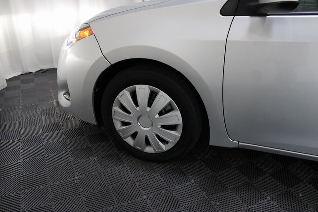 2019 Toyota Corolla LE photo 7
