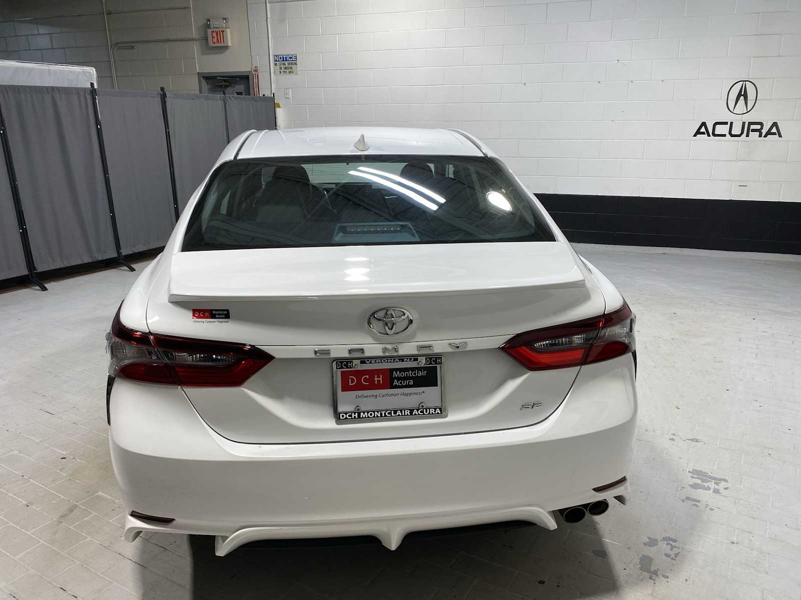 2022 Toyota Camry SE photo 5