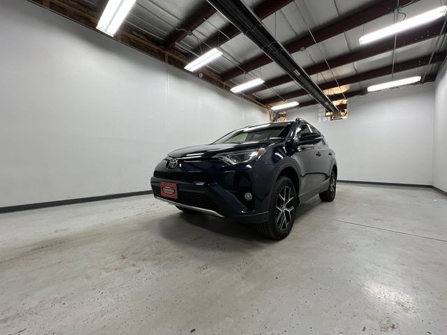 2017 Toyota RAV4 SE photo 4